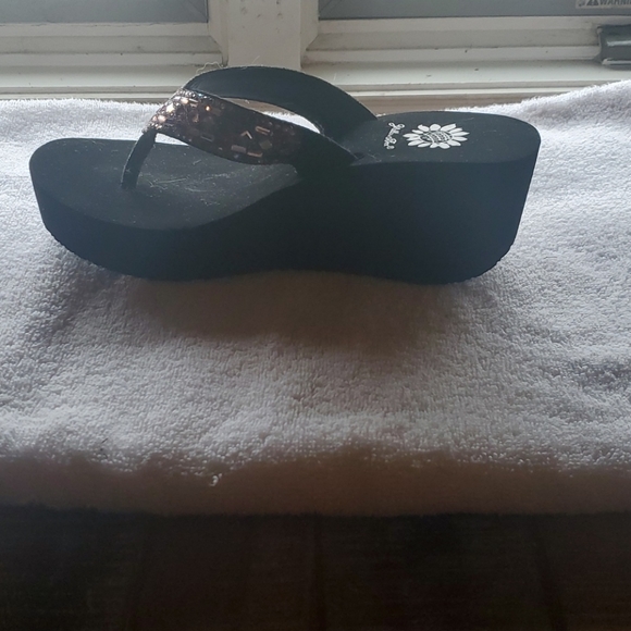 Sandals - Picture 2 of 4